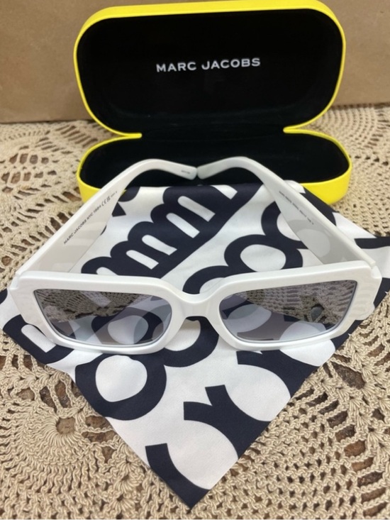 Marc Jacobs Accessories - Marc Jacobs White Sunglasses, NWOT, full inclusion  with Yellow Case, dusty